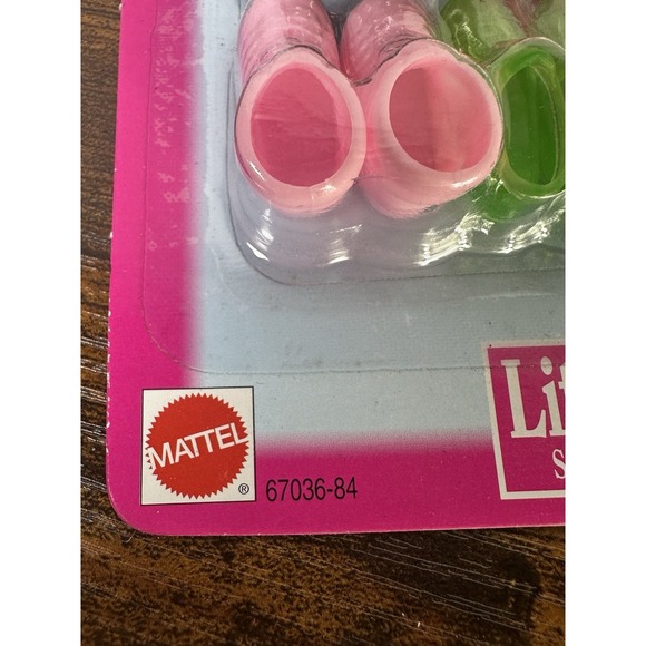 Barbie Little Extras Sporty Shoes Mattel 1998 Sealed - Picture 3 of 8